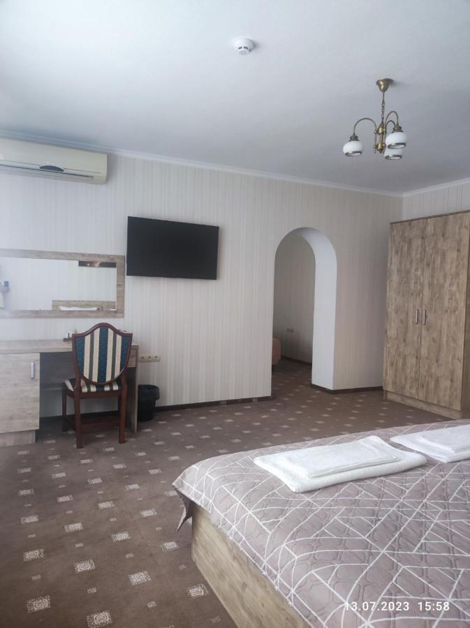 Apart-Hotel 24/7 Каменец-Подольский Экстерьер фото